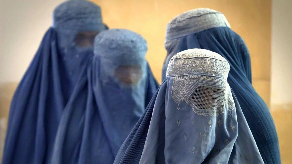 El Ayuntamiento de Sevilla admite que no puede aplicar la prohibición del burka en sedes municipales pactada por PP y Vox