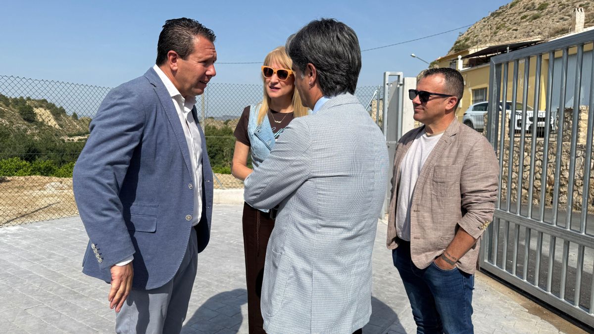 El presidente de la Mancomunidad de los Canales del Taibilla (MCT), Juan Cascales; la delegada del Gobierno en la Región de Murcia, Mariola Guevara; el alcalde de Mula, Juan Jesús Moreno; y el diputado regional Fernando Moreno han presentado oficialmente las obras