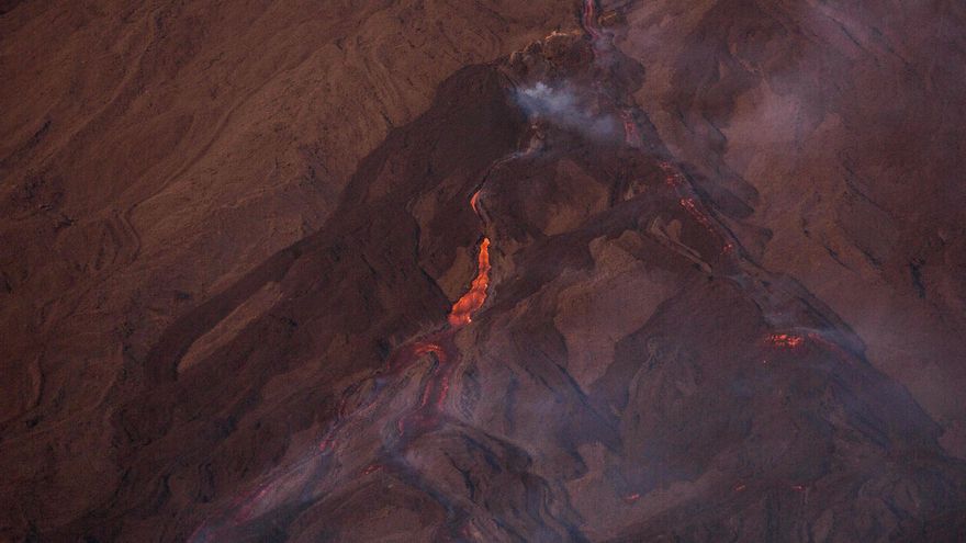 Alertan sobre el avance de ríos de lava del volcán Pacaya en Guatemala