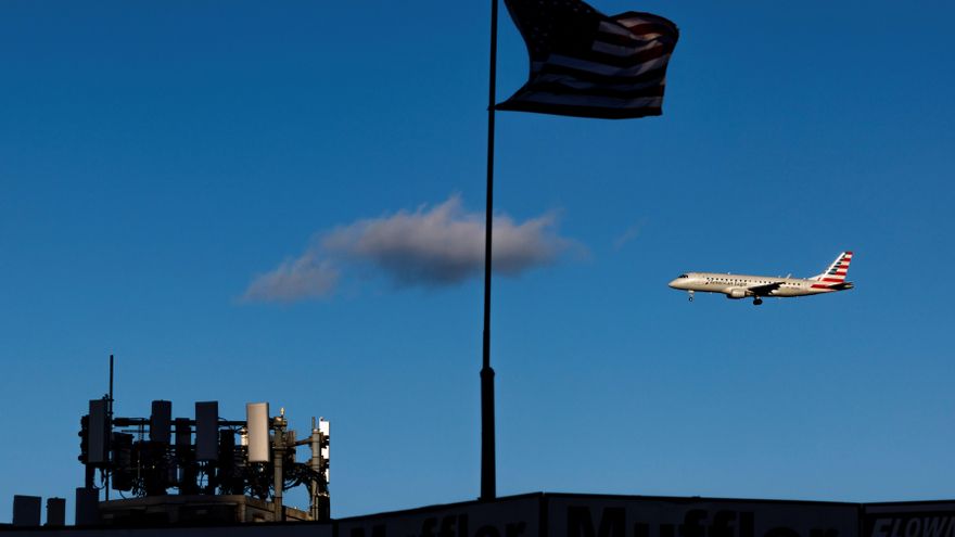 El 5G desata la alarma en los aeropuertos de EEUU: por qué no ha pasado en España