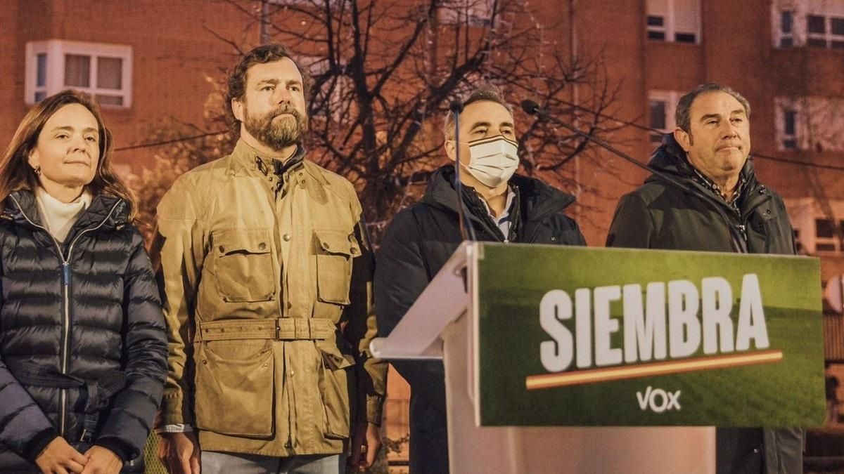 Un tribunal suspende un mes al guardia civil que pidió el voto para Vox: "El Gobierno es cómplice de pederastas"