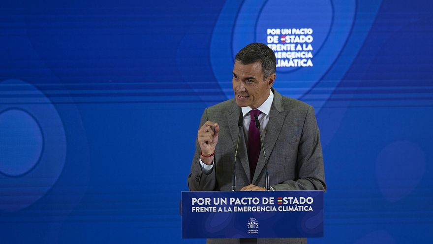 El presidente del Gobierno, Pedro Sánchez, clausura el acto 'Por un pacto de Estado frente a la emergencia climática', en el Ministerio para la Transición Ecológica y Reto Demográfico, a 1 de septiembre de 2025, en Madrid (España). El presidente del Gobie