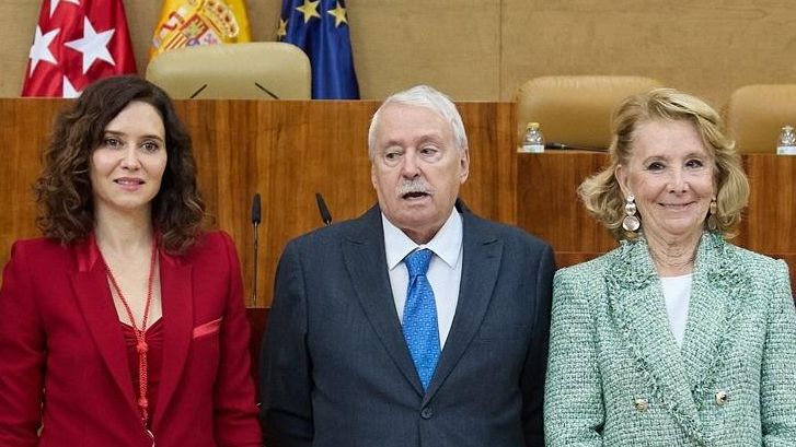 La presidenta de la Comunidad de Madrid, Isabel Díaz Ayuso; el expresidente de la Comunidad de Madrid Joaquín Leguina y la expresidenta de la Comunidad de Madrid Esperanza Aguirre.