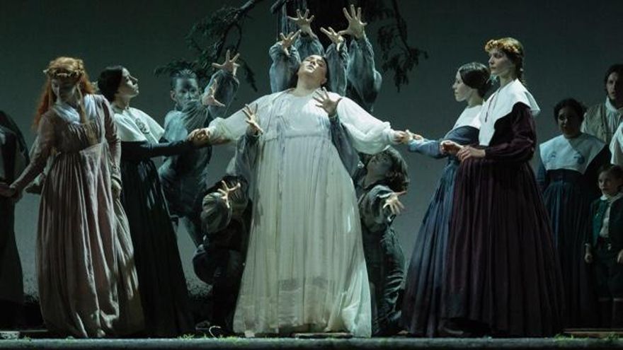 El Liceu presupuesta 58 millones de euros para la temporada 25-26 y trae a Marina Abramovic como artista insignia