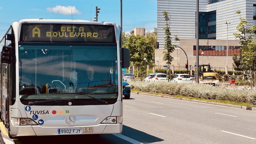 Vitoria sigue empleando unidades diésel de 2006 para cubrir la línea del autobús eléctrico inteligente
