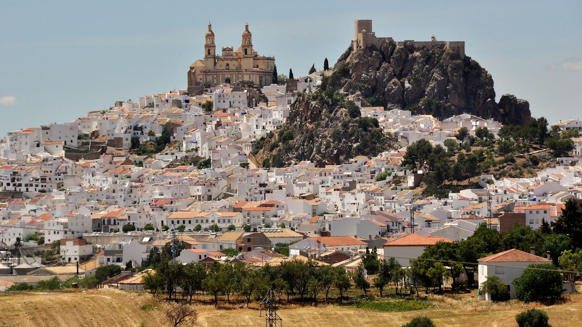 Cuando nieva es aún más bonito: el pueblo blanco de Andalucía que parece del norte y es perfecto para una miniescapada