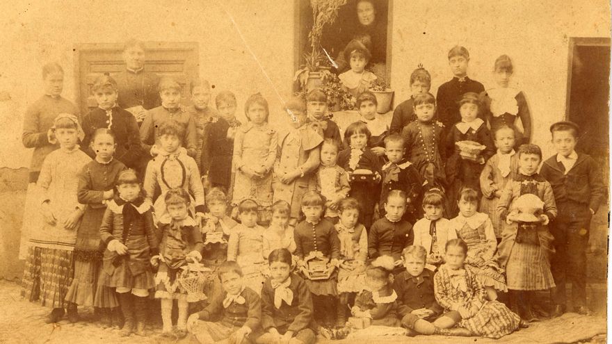 Grupo Escolar. 1898. Malaguilla (Guadalajara).Fondo Los Legados de la Tierra.