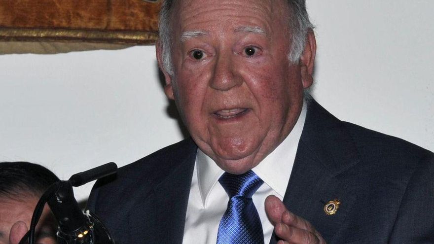 La APT llevará a la web el libro de Eliseo Izquierdo ‘Periodistas canarios. Siglos XVIII al XX’