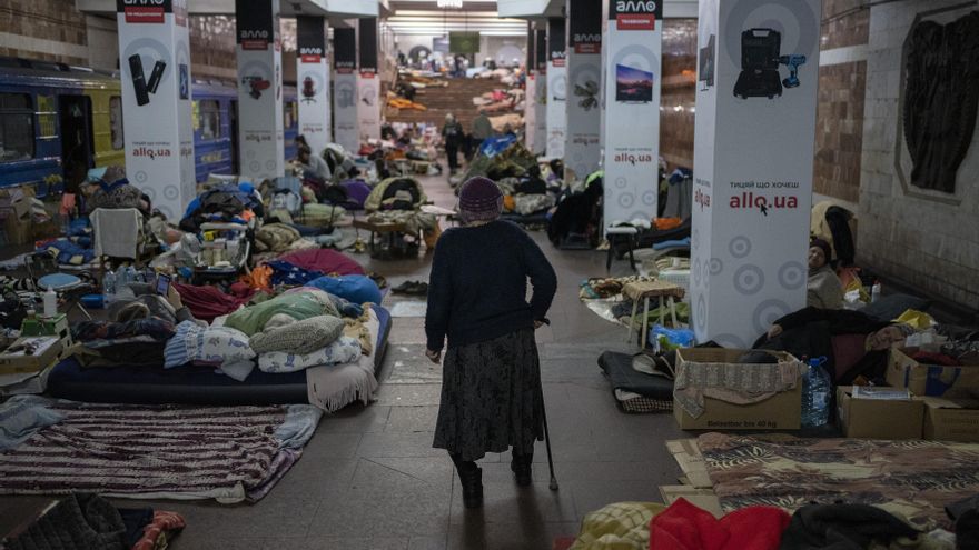 Más de 50 días viviendo en el metro de Járkov bajo el fuego ruso que no cesa