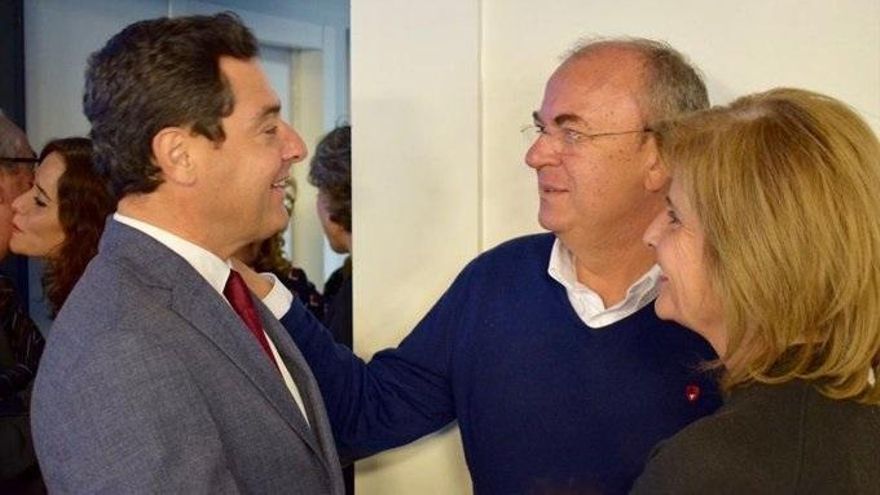 Monago saluda a Juanma Moreno, en una foto de archivo