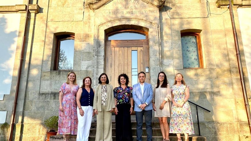 De izquierda a derecha: Carmen Bedoya, Rosa Revilla, Conchi López, Marisa Salanova, Carlos Caramés, Patricia Martínez  y Rosa Martín