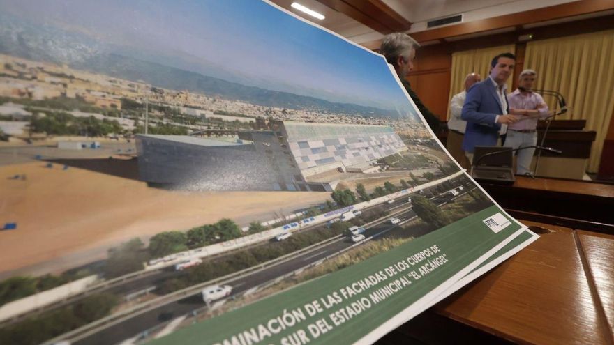 El Ayuntamiento prevé concluir el cerramiento del estadio de El Arcángel en un año