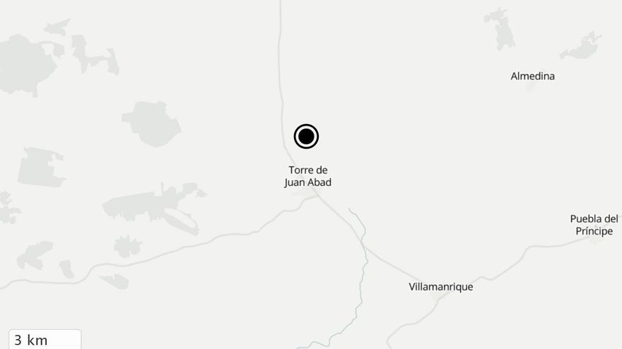 Muere un motorista tras chocar contra una ambulancia con pacientes en Torre de Juan Abad