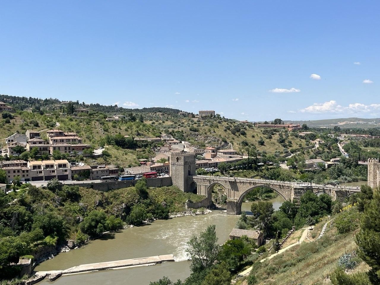 El Puente de San Martín y el río Tajo a su paso por Toledo.