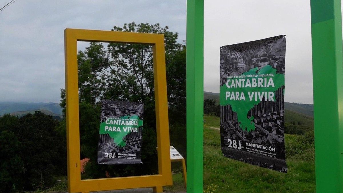 Protesta en los marcos turísticos en Carmona y Pedroso.