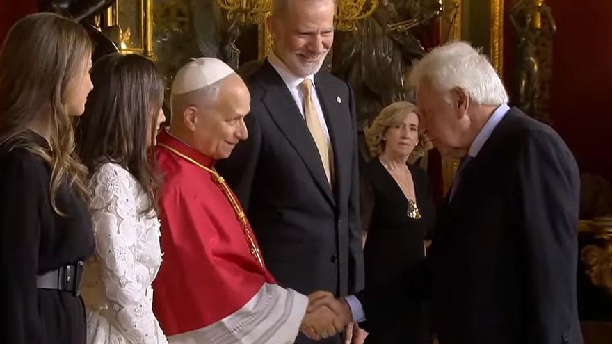 El papa León XIV saludo al expresidente Felipe González
