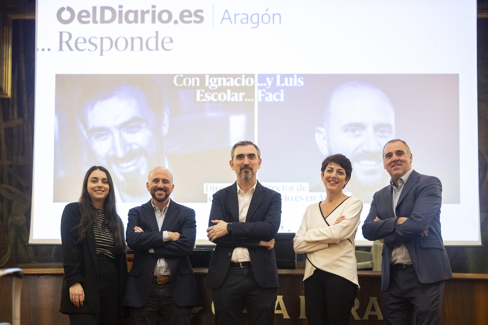 Ignacio Escolar y Rosalía Lloret, junto al equipo de elDiario.es en Aragón.