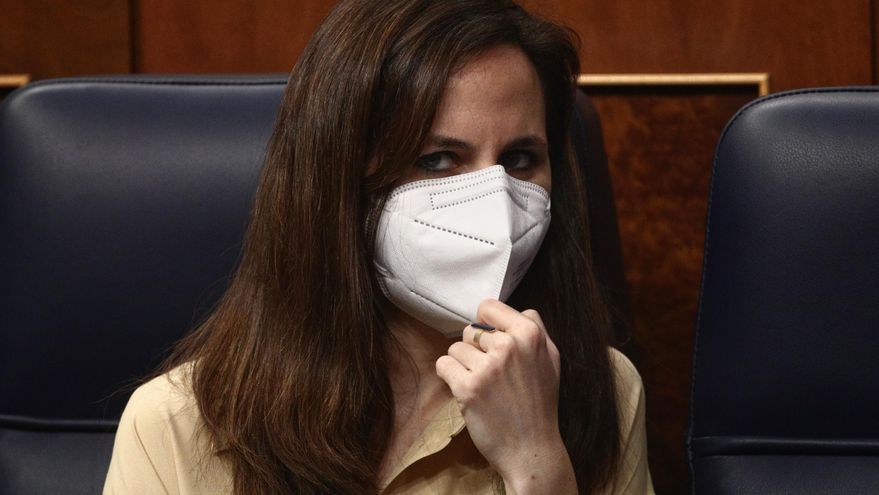 La ministra de Derechos Sociales y Agenda 2030, Ione Belarra, durante una sesión plenaria