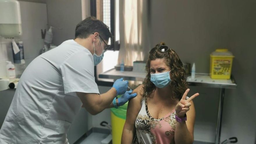 Canarias, entre las tres únicas comunidades que ya vacunan a personas de entre 30 y 39 años