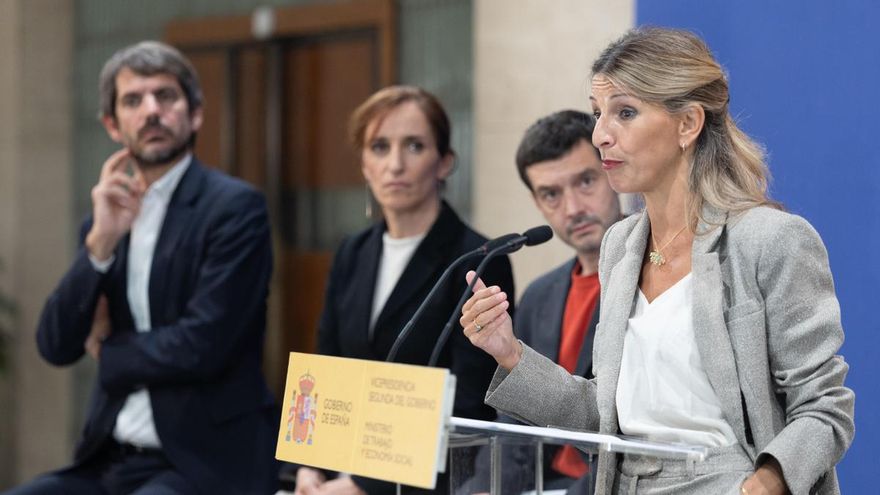 Yolanda Díaz junto a los ministros Ernest Urtasun, Mónica García y Pablo Bustinduy, en una rueda de prensa, en el Ministerio de Trabajo y Economía Social.