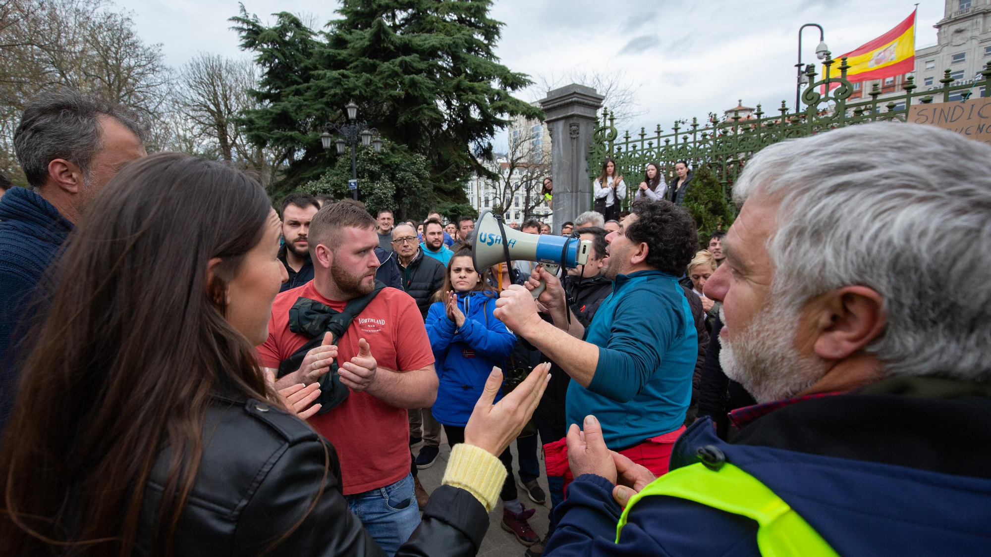 Momentos de tensión ante la sede de Presidencia