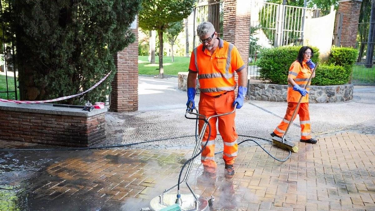 Sadeco incorporará máquinas fregadoras para limpiar la suciedad incrustada en las calles de Córdoba