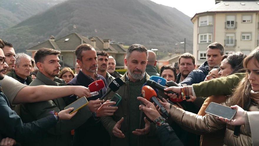 Abascal apunta contra Feijóo por el fiasco de Extremadura en la recta final de la campaña de Castilla y León