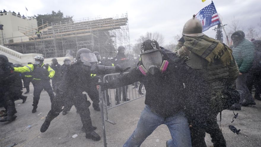 Partidarios de Trump asaltan el Capitolio instigados por él