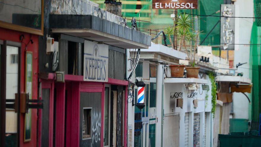 Pintar el suelo con una obra de Okuda: el plan para convertir una calle llena de pubs en una meca de ‘instagramers’