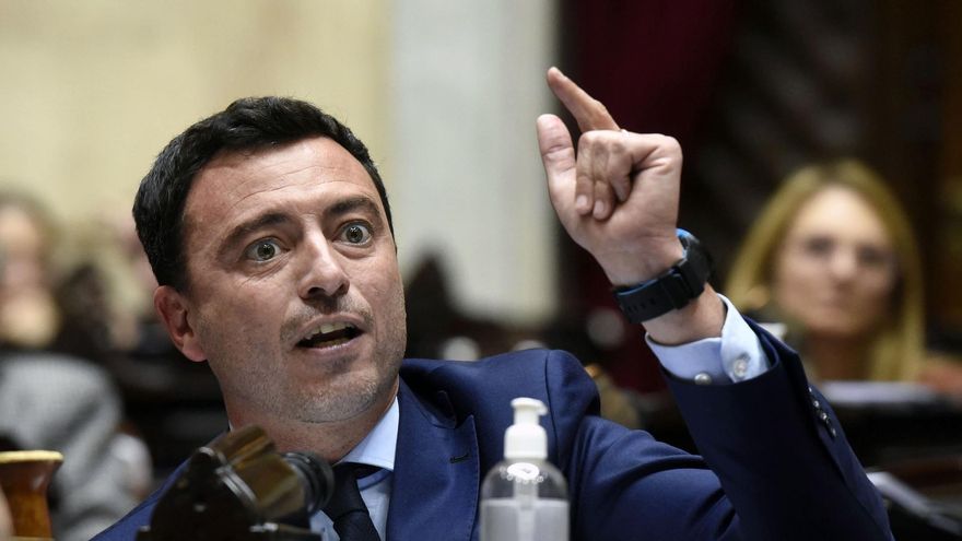 Crece la presión para que Milei desista del súper DNU: el radicalismo le pide que mande iniciativas por separado