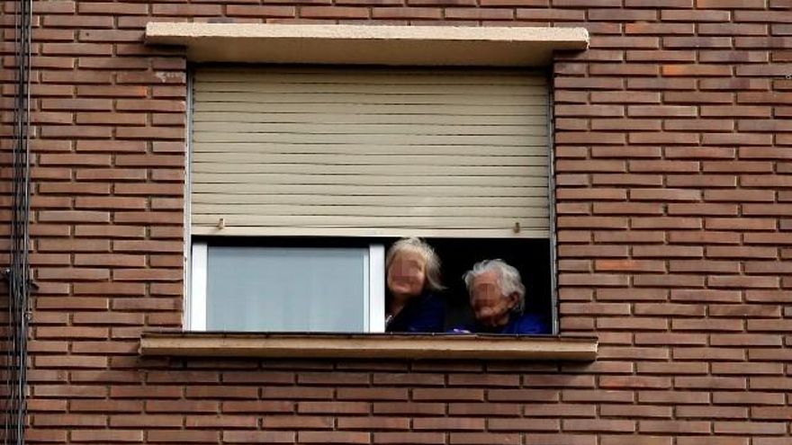 Rubén Cacho / ICAL. Mujeres asomadas a la ventana