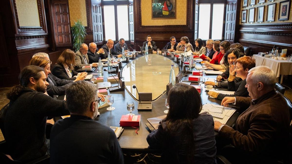 El Parlament pide la liberación de Assange y que no sea extraditado a EE.UU.
