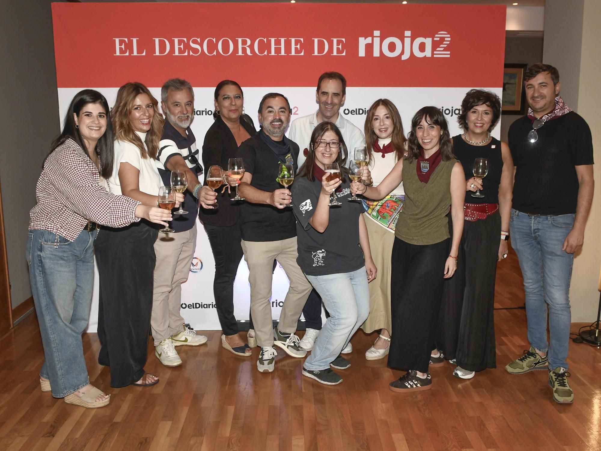 Muchos periodistas brindaron con el equipo de Rioja2