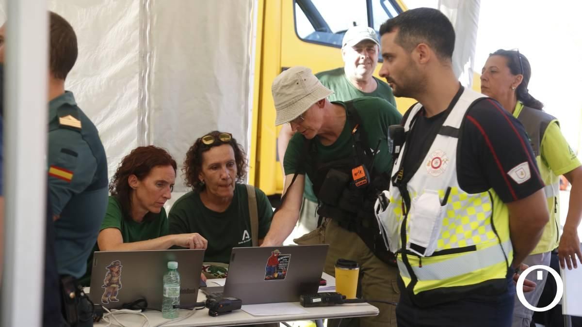 El Puesto de Mando Avanzado contra el incendio de Córdoba, en imágenes
