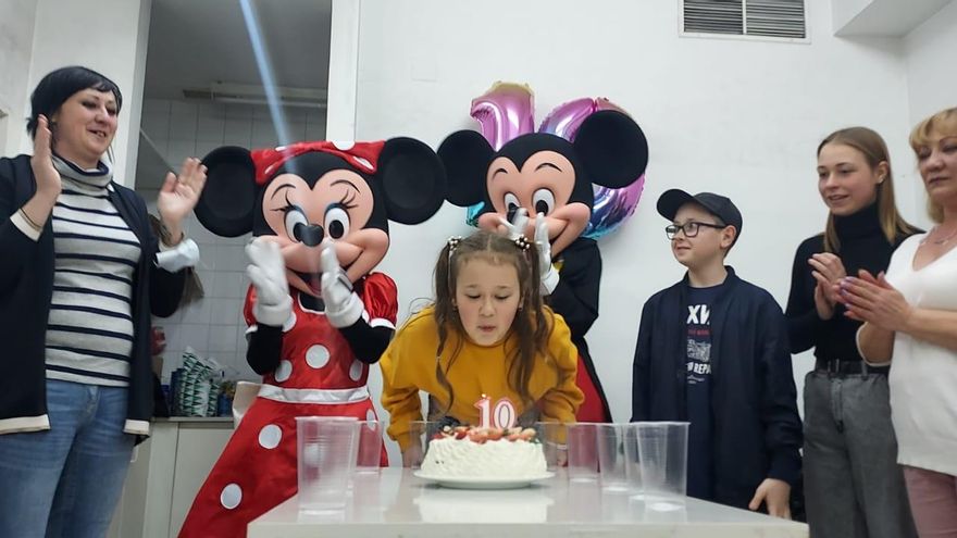 Un cumpleaños sorpresa en Córdoba para una niña refugiada de la guerra en Ucrania
