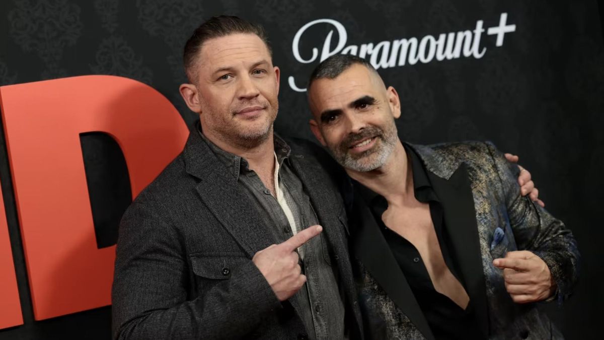 Tom Hardy y Antonio González, en el estreno de 'MobLand'
