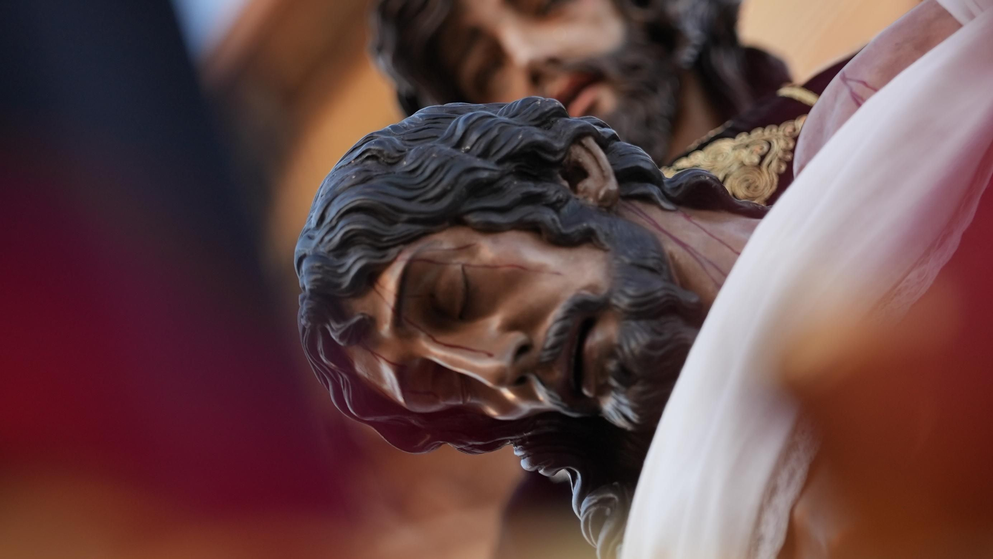 La procesión de la Hermandad del Descendimiento, en imágenes