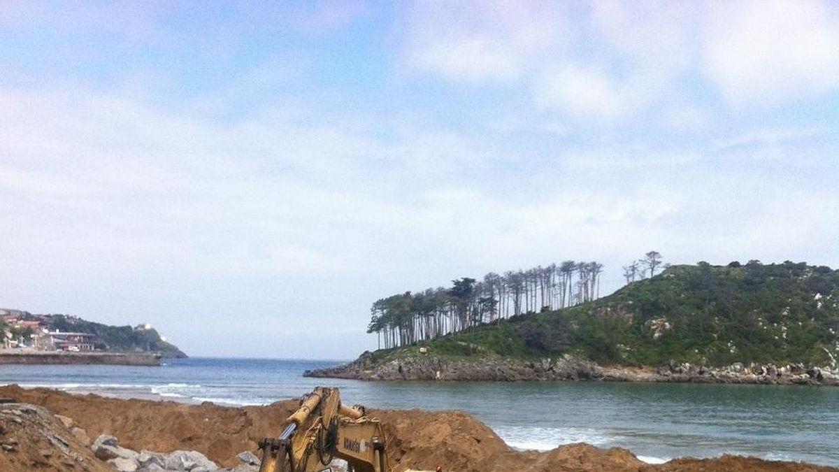 Demarcación de Costas realiza la reparación y mejora del paseo marítimo de la playa de Karraspio, en Mendexa