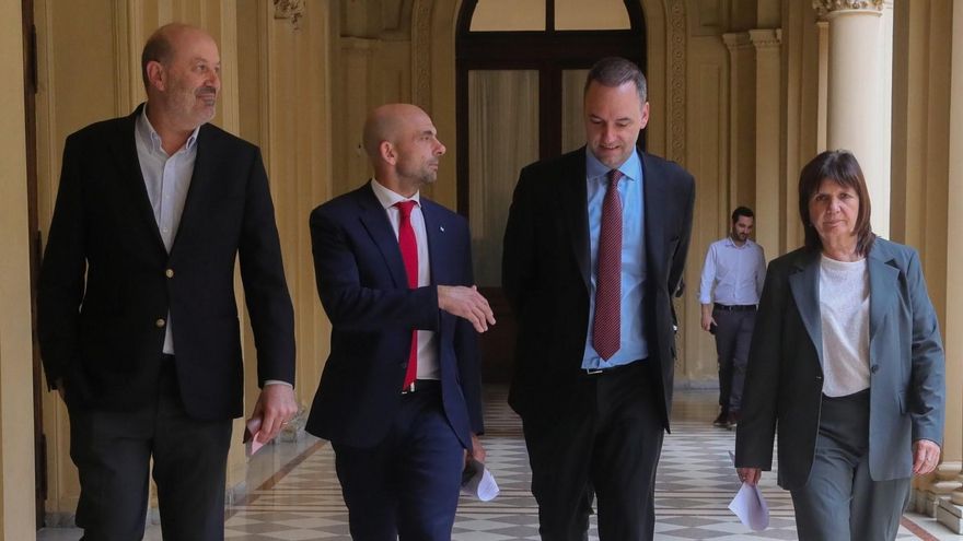 El Gobierno confirmó que si Aerolíneas "no se privatiza, se cierra" y el final del "monopolio de Intercargo"