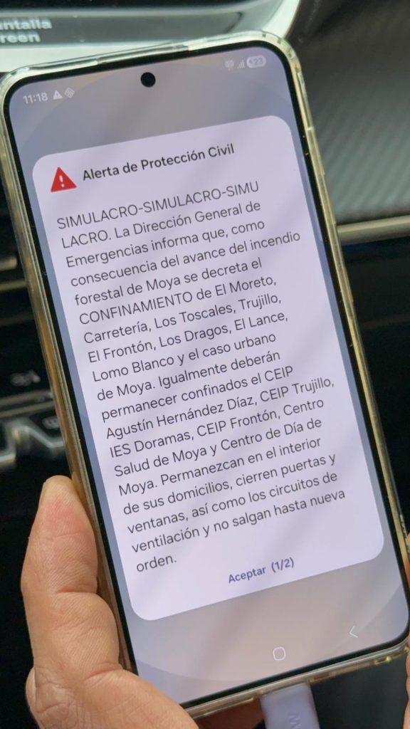 Mensaje por telefonía móvil a través del sistema ES-Alert del simulacro de incendio forestal en Moya (Gran Canaria) este miércoles.