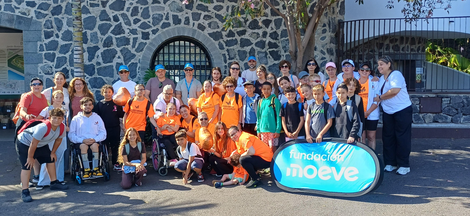Afanes Canarias y alumnado del CEIP Punta Hidalgo, en su visita a Palmetum con voluntarios de Moeve.