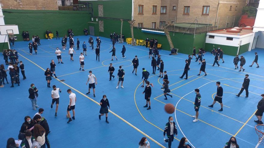 Educación recuerda que los colegios no pueden imponer el uso obligatorio de mascarillas en los patios