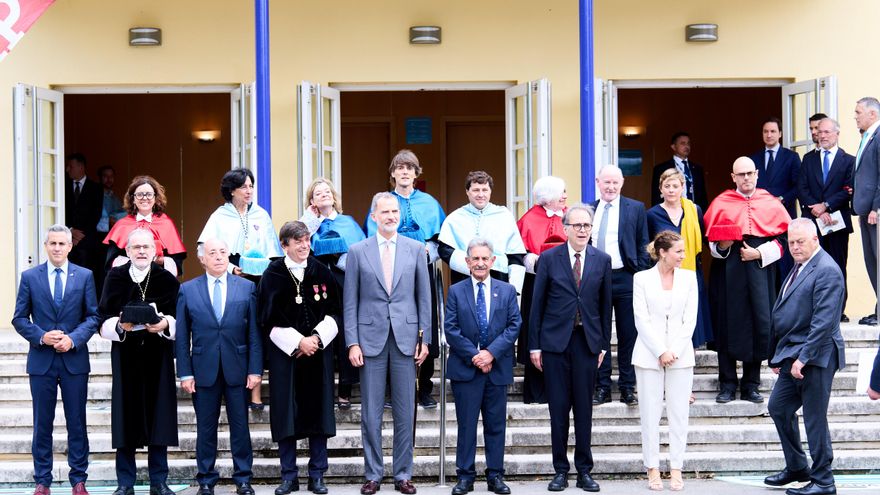 Felipe VI renueva los lazos de la Corona con la UIMP asistiendo a la inauguración del curso del 90 aniversario