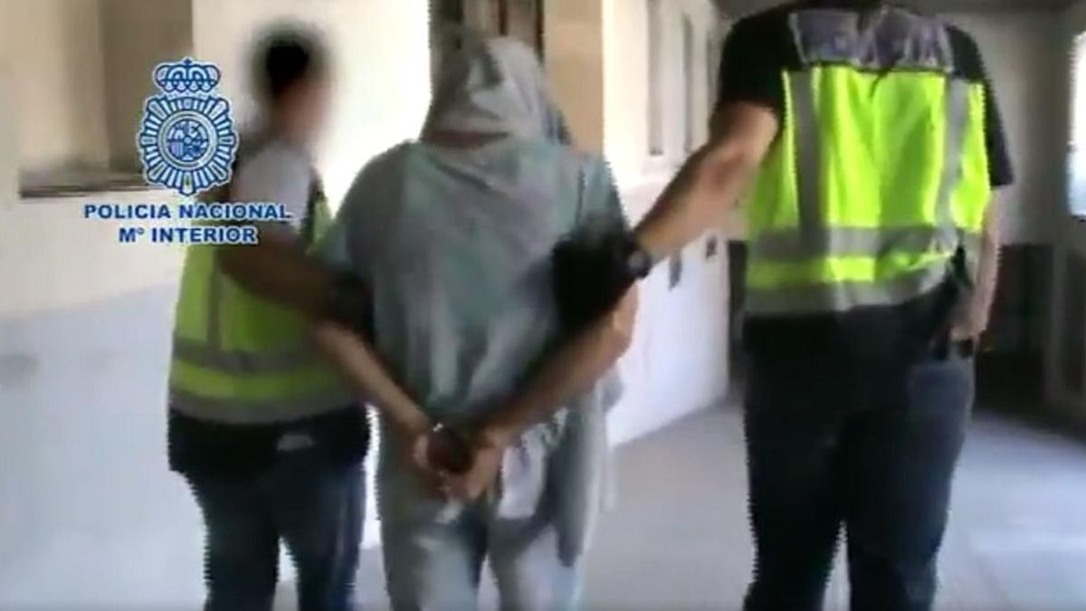 Encuentran al 'violador del ascensor' inconsciente en su celda junto a una nota de despedida