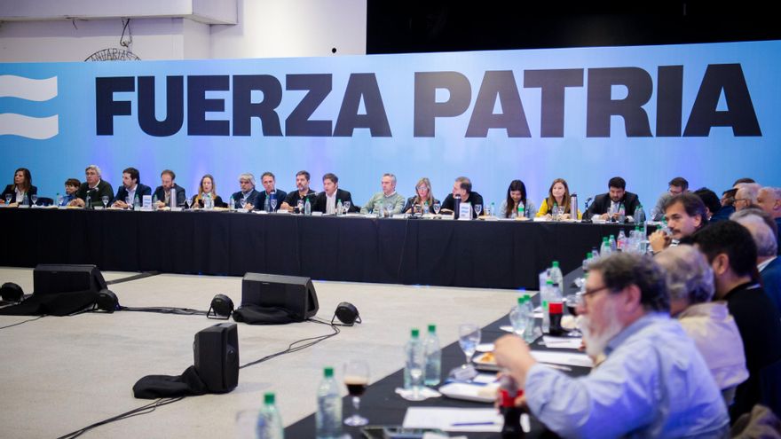 Fuerza Patria: Kicillof se llevó la promesa de los intendentes de militar la campaña contra Milei