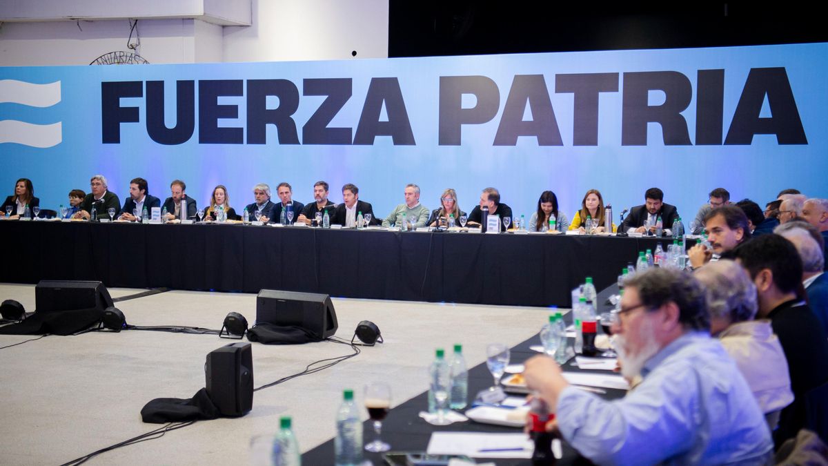Kicillof reunió a los diferentes movimientos que integran Fuerza Patria