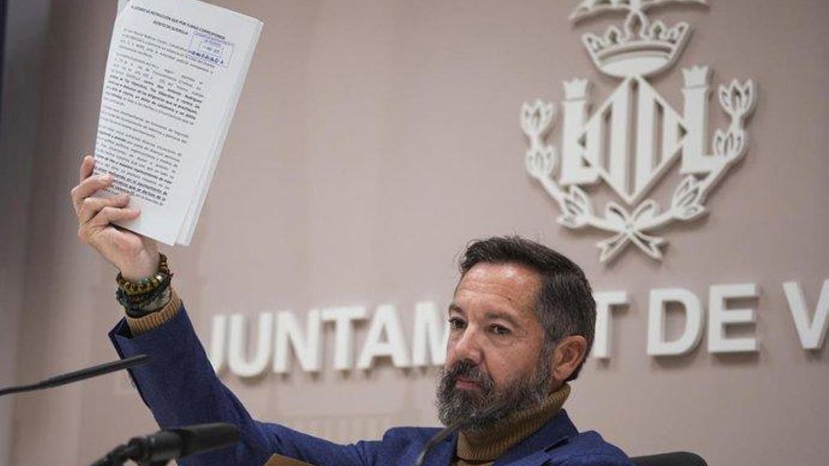 Juan Manuel Badenas durante la rueda de prensa en la que explicó los contratos de Valencia Activa cuestionados.