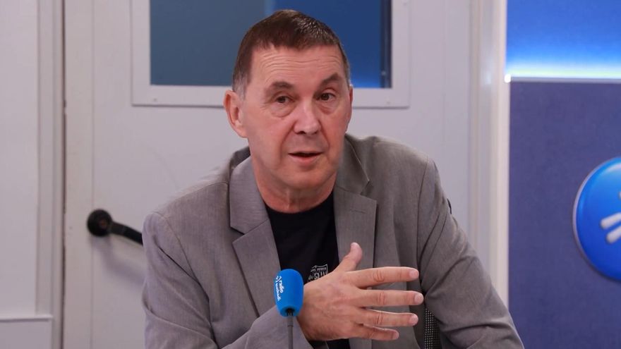 Arnaldo Otegi durante su entreviste en Radio Euskadi