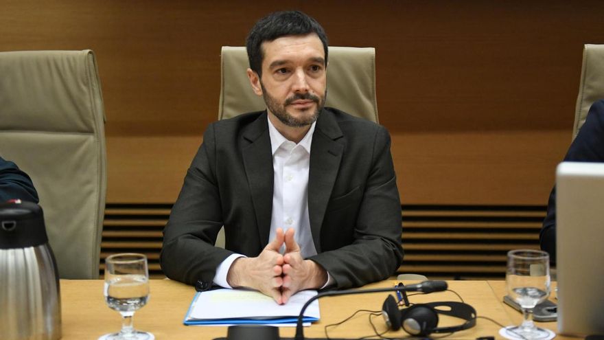 El ministro de Derechos Sociales, Consumo y Agenda 2030, Pablo Bustinduy, durante la Comisión de Derechos Sociales y Consumo, en el Congreso de los Diputados, a 26 de enero de 2024, en Madrid