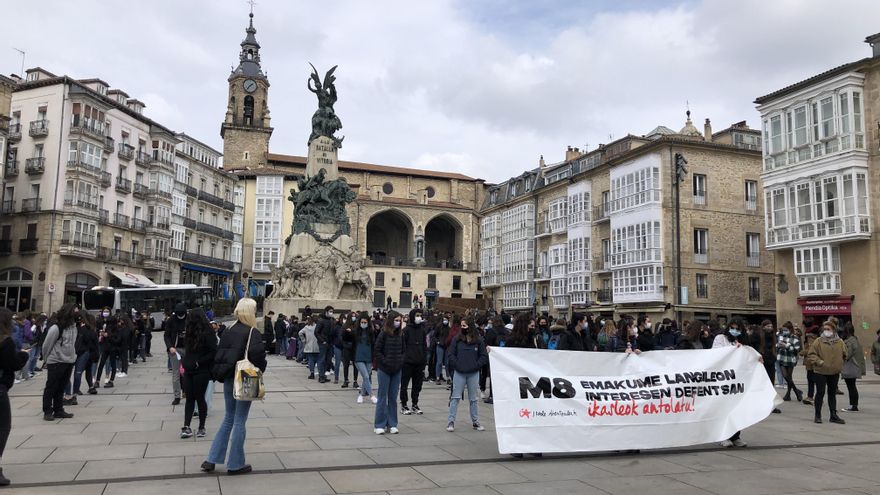 Manifestación de estudiantes en Vitoria, por el 8-M